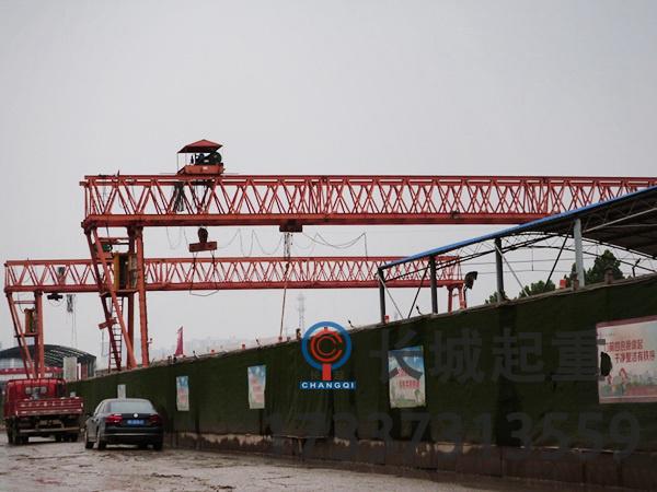 轻型门式起重机在工业生产 和仓储物流领域的应用